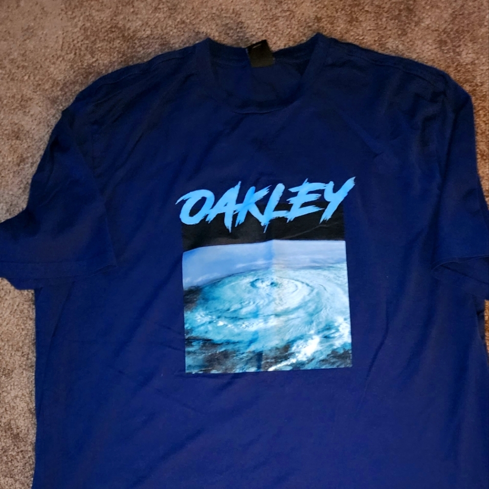 Mens Oakley T shirt